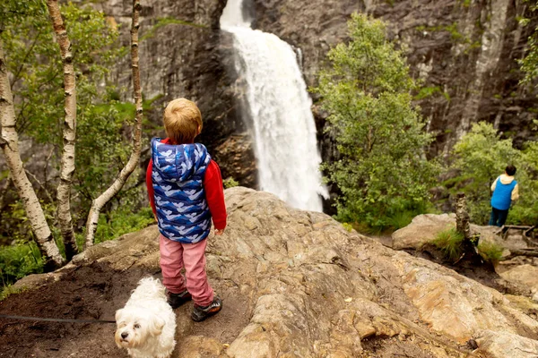Happy European Family Kids Dog Enjoying Hike Manafossen Waterfall Summertime — Stock Photo, Image