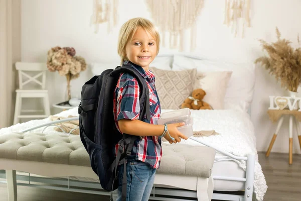 Mother Sending Her Firstgrader Boy School First Day School Giving — Stock Photo, Image