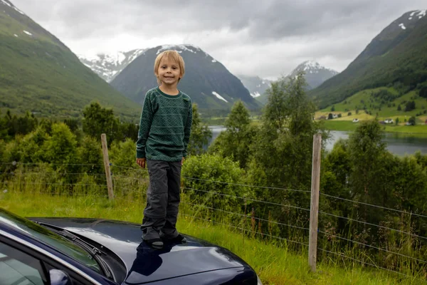 People Children Enjoying Amazing Views Norway Fjords Mountains Other Beautiful — Zdjęcie stockowe