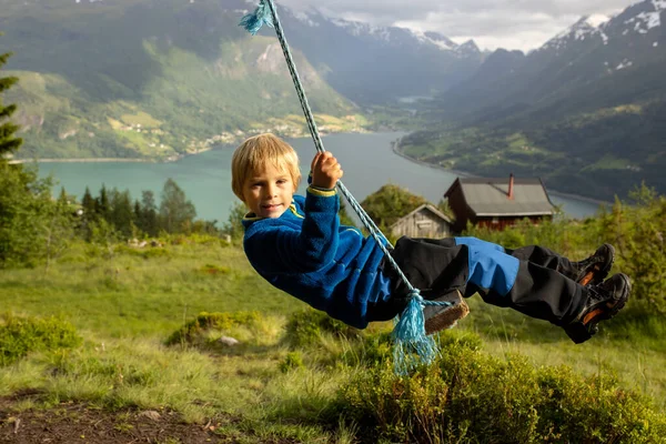 People Adult Kids Pet Dog Hiking Mount Hoven Enjoying Splendid — Stockfoto