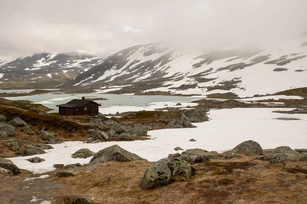 Fiordo Con Montagne Innevate Norvegia Alta Montagna — Foto Stock