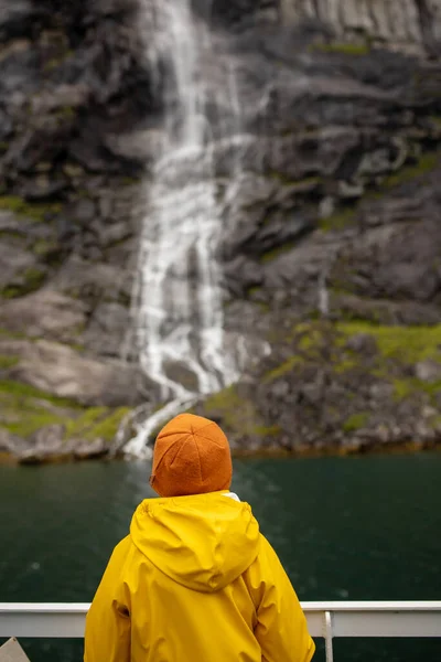Family Kids Adults Pet Dog Enjoying Trip Geirangerfjord Amazing Nature — Stok fotoğraf