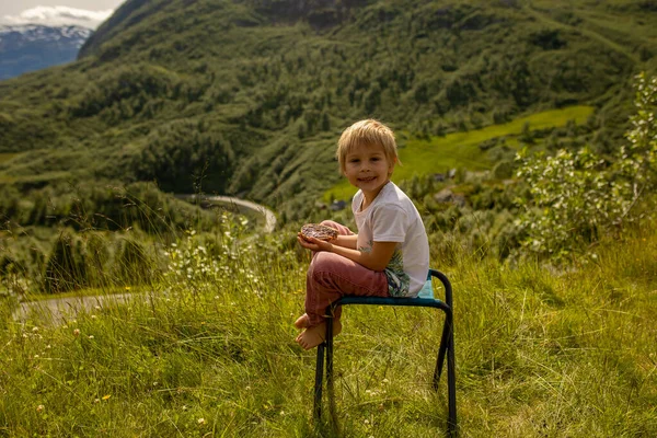 People Children Enjoying Amazing Views Norway Fjords Mountains Other Beautiful — Stockfoto