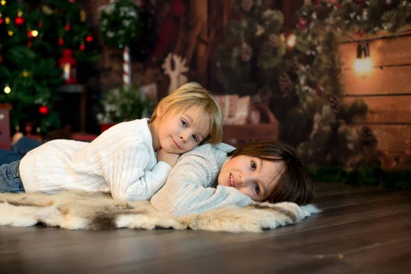 Happy Family Children Pet Dog Enjoying Christmas Time Together Celethday — Stock fotografie