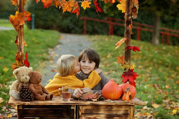 Bébé Blond Mignon Enfant Bas Âge Frères Frères Sœurs Debout — Photo