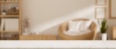 Arka planda, modern minimalist İskandinav oturma odası içerisindeki ürünün görüntüsü için boş bir masa. 3d görüntüleme, 3d illüstrasyon