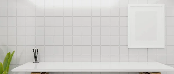 现代简朴的白色工作台 空旷的空间用于蒙太奇产品的展示 空白的招贴画框架在白色简约的瓷墙上模仿 3D渲染 3D说明 — 图库照片