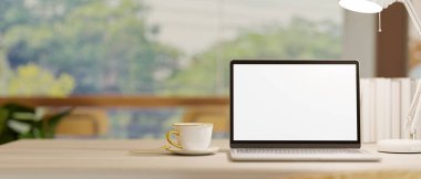 Yakın plan, laptop boş ekran maketi arka plandaki bulanık çalışan uzay kafe üzerinde. 3d görüntüleme, 3d illüstrasyon