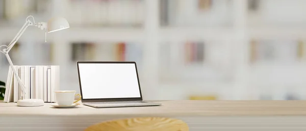 Close Mesa Trabalho Com Laptop Mockup Tela Branco Decoração Espaço — Fotografia de Stock