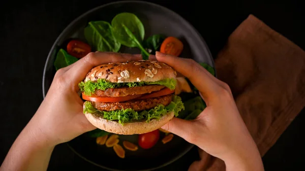 Close Hands Holding Tasty Vegan Burger Soy Protein Burger Fresh — Stock Photo, Image