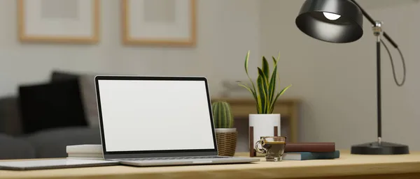 Närbild Arbetsyta Med Förnödenheter Och Laptop Tom Skärm Mockup Över — Stockfoto