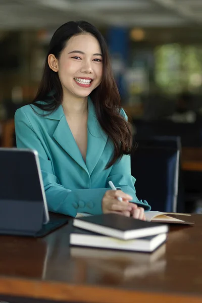 Portrait Beautiful Woman College Student Doing Research Library Topic Interest — Stock Photo, Image