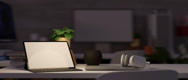 Karanlık ofis iç konsepti. Karanlık ofis odasındaki çalışma masasında dijital tablet dokunmatik ped. Geceleri çok çalışırdı. 3d görüntüleme, 3d illüstrasyon