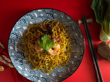 Üst Manzara, Üst Manzara, Lezzetli Chow Mein noodle ya da Çin usulü kızarmış erişte tabağı..