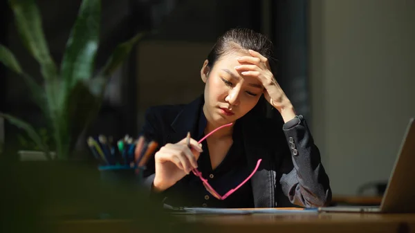 Stressed Business Woman Working Office Headache Worried Overworked Unhappy Tired — Stock Photo, Image