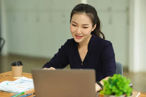 Cheerful Happy Business Woman Working Her Portable Laptop Computer Modern — Stock Photo, Image