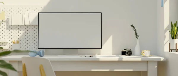 Modern Minimal White Home Office Studio Interior Design Desktop Computer — Fotografia de Stock