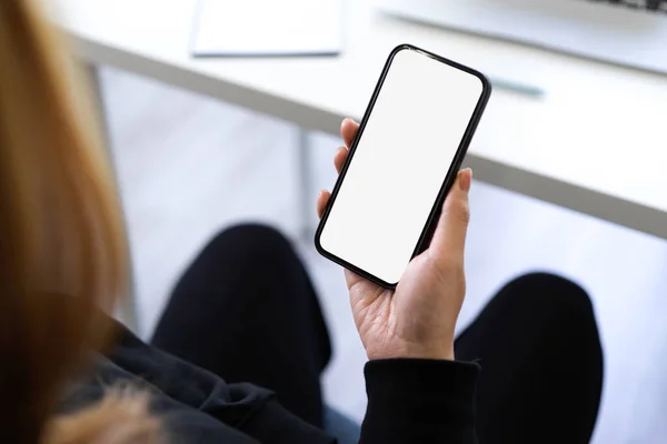 Asian Young Woman Using Smartphone Contact Her Family Mobile Phone — Stockfoto