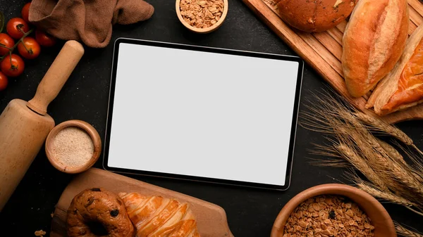 Mockup Digital Tablet Touchpad Blank Screen Bakery Pastry Tabletop Baked — ストック写真