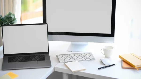 Modern Workspace Desktop Computer Portable Digital Tablet Computer White Screen — Stock Photo, Image