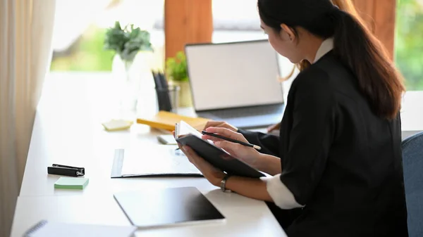 Asian Female Secretary Working Her Office Desk Businesswoman Sitting Her — Stockfoto