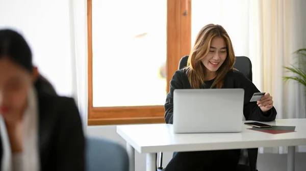 Happy Asian Young Businesswoman Credit Card Sitting Her Office Desk — стокове фото