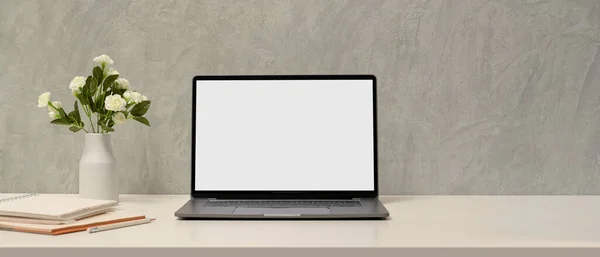 Απλός Ελάχιστος Χώρος Εργασίας Laptop Κενό Οθόνη Mockup Αξεσουάρ Και — Φωτογραφία Αρχείου