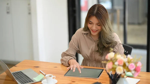 Happy Female University Student Searching Information Her Research Assignment Portable — Stock Photo, Image