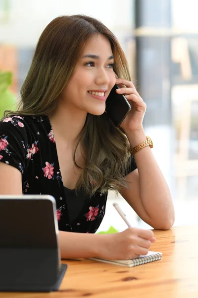 Portrait Charming Gorgeous Asian Lady Talking Phone Businesswoman Having Conversation — Stock Photo, Image