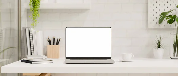 Modern Fehér Iroda Munkaterület Notebook Laptop Számítógép Fehér Képernyő Mockup — Stock Fotó