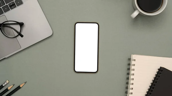 Moderner Schreibtischhintergrund Mit Smartphone Mockup Für Die Montage Ihrer Grafik — Stockfoto