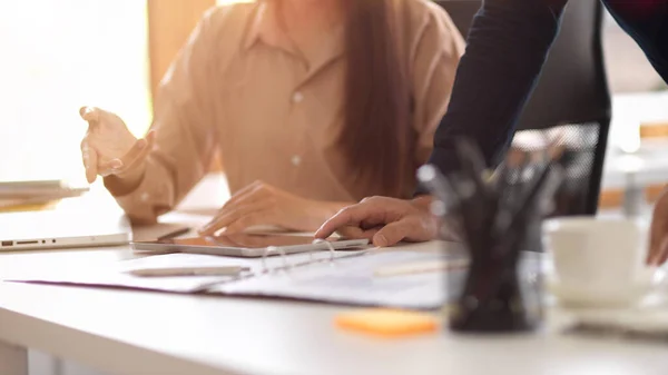 Beskuren Bild Kvinnlig Revisor Som Arbetar Med Sitt Bokföringsprojekt Planering — Stockfoto