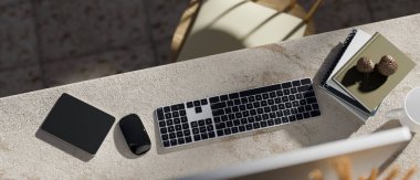 Üst manzara, ofis aksesuarları, bilgisayar, klavye, fare, defter ve mermer masa dekorlu modern ofis masası. 3d görüntüleme, 3d illüstrasyon