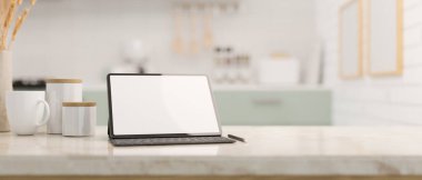 Tablet dokunmatik ekranı, kahve fincanı, şeker şişesi ve mutfak arka planında beyaz mermer mutfak tezgahında ürün sergisi için fotokopi alanı. 3d görüntüleme, 3d illüstrasyon