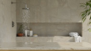 Kurgu için alanı kopyalayın. Ürününüz lüks mermer masa üstünü, arka planda yağmur banyosu olan modern tavan arası banyosunun üzerine koyun. 3d görüntüleme, 3d illüstrasyon