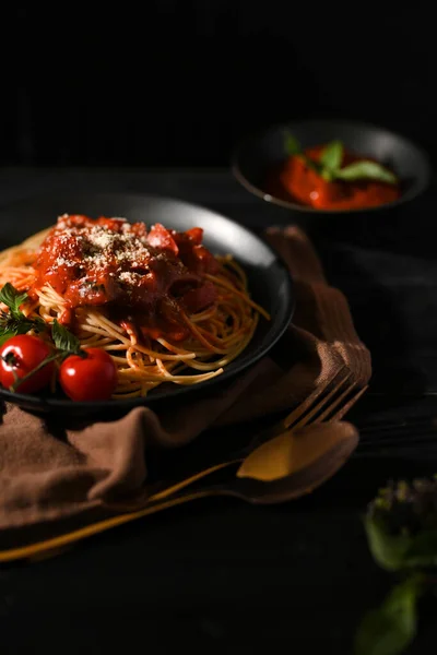 Close Italian Pasta Concept Spaghetti Tomato Sauce Parmesan Cheese Black — Stock Photo, Image