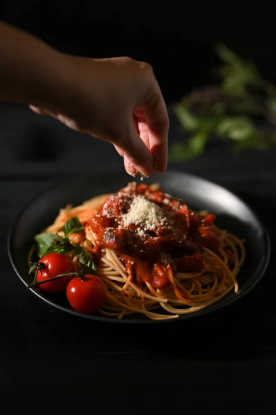 Close Female Hand Garnishing Her Spaghetti Parmesan Cheese Tasty Italian — Stock Photo, Image