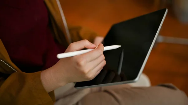 Close Image Female Hands Holding Stylus Pen Drawing Tablet Screen — ストック写真
