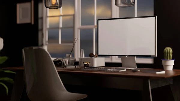 现代家居工作空间内部在晚上的瞬间 空白屏幕电脑和配件在桌上靠窗 3D渲染 3D说明 — 图库照片