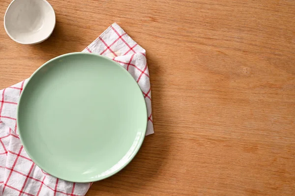 Overhead Shot Modern Dining Table Setting Minimal Green Ceramic Plate — Fotografia de Stock