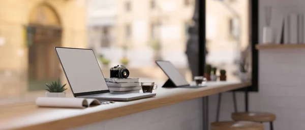 Modern Minimal Coffee Shop Working Space Interior Design Open Laptop — Stockfoto
