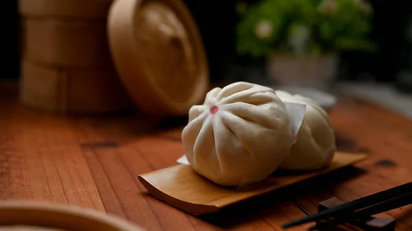 Delicious Chineses Bao Steamed Pork Buns Wooden Plate Wooden Dining — Zdjęcie stockowe