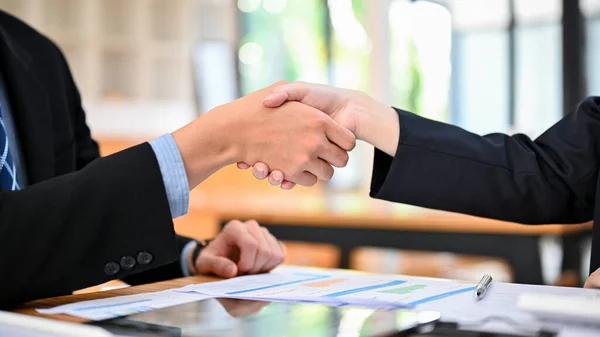 Two Business People Formal Suit Shaking Hands Meeting Signing Business — ストック写真