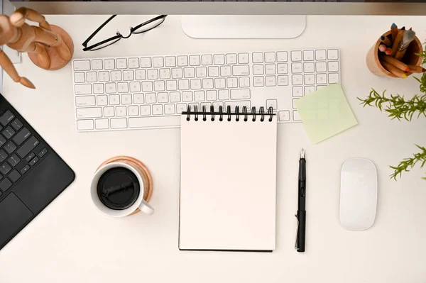 Moderno Espacio Trabajo Escritorio Oficina Blanco Con Una Maqueta Bloc — Foto de Stock