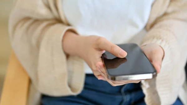 Close Shot Female Comfy Casual Outfit Using Smartphone Chatting Friends — Stock Photo, Image