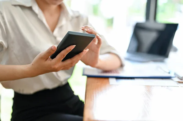 Female Sitting Her Office Desk Using Smartphone Chatting Colleagues Contact — Stock Fotó