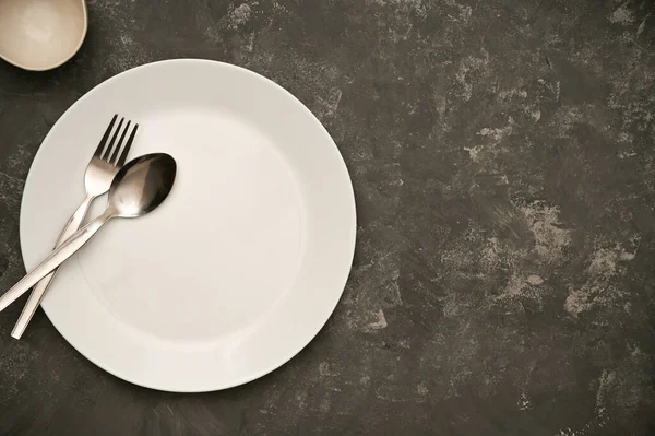 Minimal Simple Restaurant Dining Table Setting Empty White Clean Plate — Zdjęcie stockowe