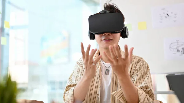 Intelligent Asian Male Wearing Glasses Trying Modern Virtual Experience Glasses — Stock Photo, Image