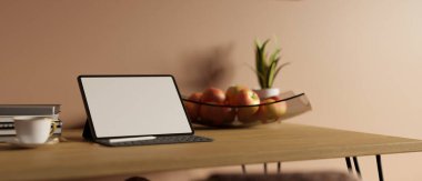 Tablet boş ekran maketi, kablosuz klavye, bir tepsi elma, kahve fincanı, kitap ve diğer şeylerin olduğu minimum çalışma alanı pembe pastel duvarın üzerinde. yakın plan, 3D görüntüleme, 3d illüstrasyon