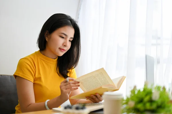 Attractive Charming Asian Young Woman Reading Textbook Novel Book Her — Stock Photo, Image